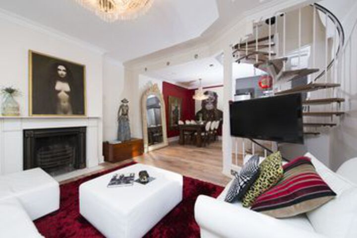 Quirky 2BR Mews House in Popular Earls Court