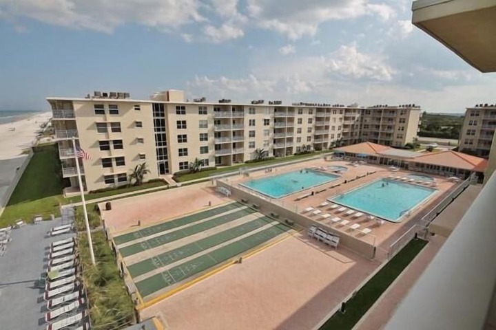 Pool 205 of 264