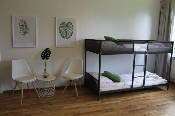 Room 27 of 68