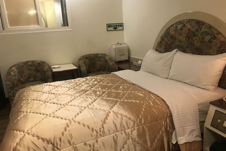 Room 9 of 27