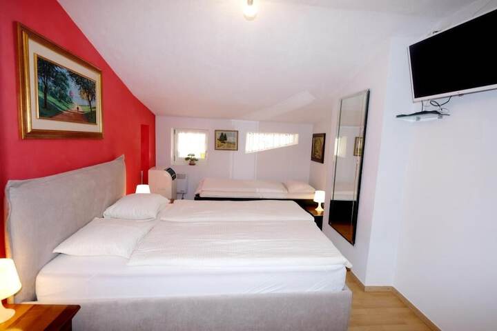 Room 6 of 36