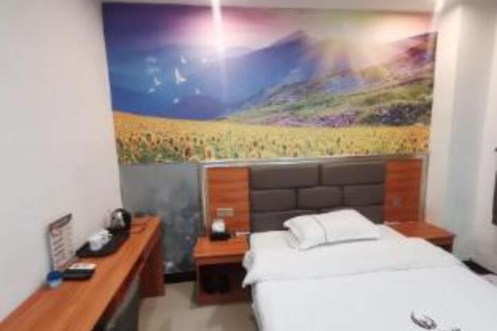 Room 4 of 6