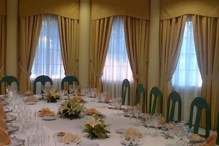 Ballroom/Hall 22 of 34