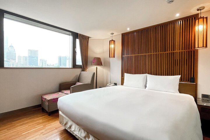 Room 30 of 48