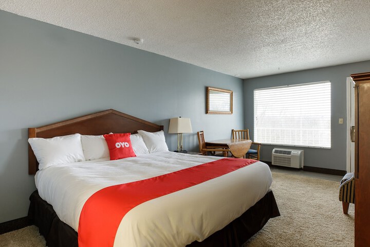 Room 10 of 28