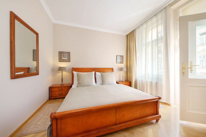 Room 4 of 32
