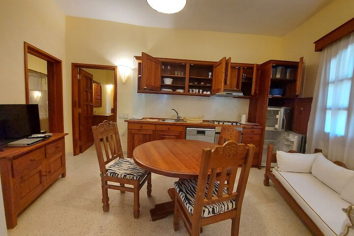 Room 2 of 32