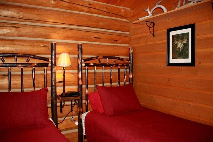 Room 3 of 7