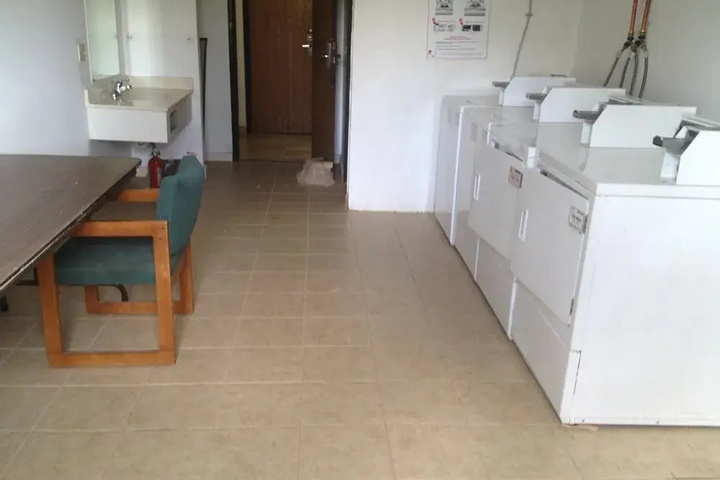 Room 5 of 11