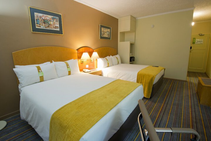 Room 8 of 184
