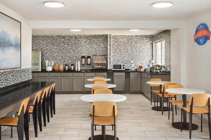 Breakfast/Coffee Service 37 of 52