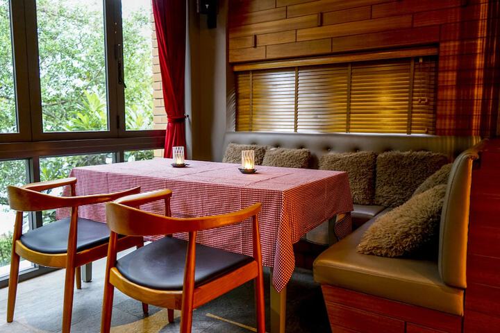 Lounge 62 of 80