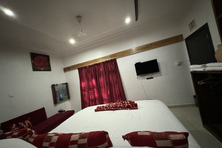 Room 34 of 165