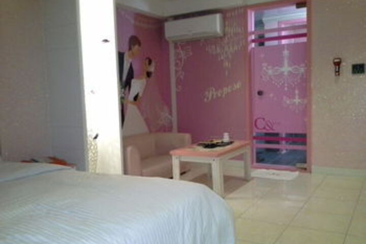 Room 47 of 68