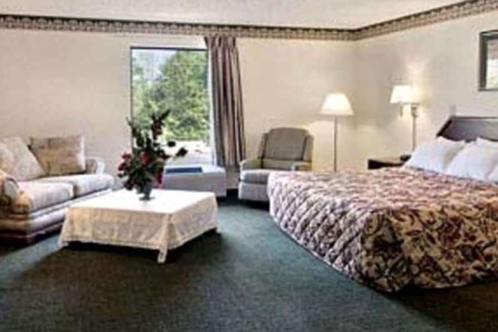 1 King Bed (2 of 3)