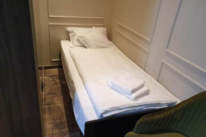 Room 21 of 120