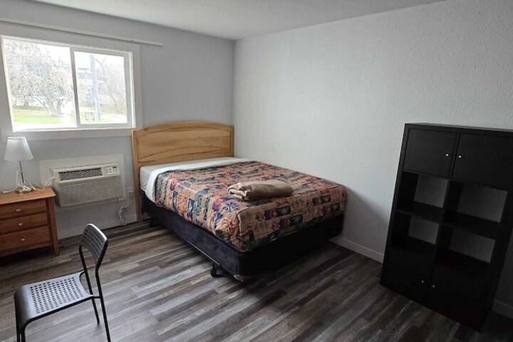 Room 2 of 8