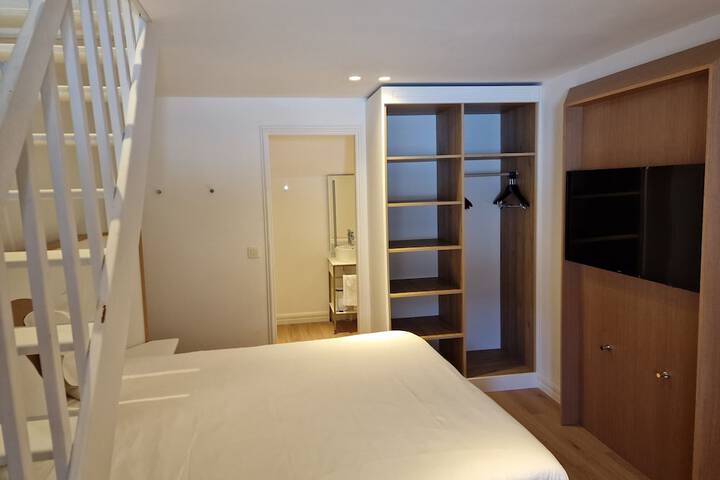 Room 13 of 80