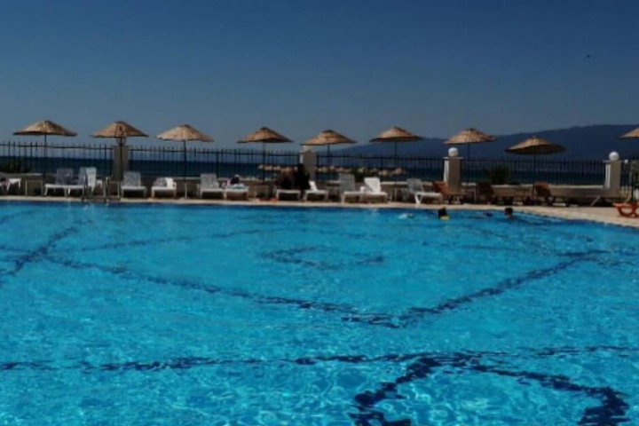 Pool 4 of 6