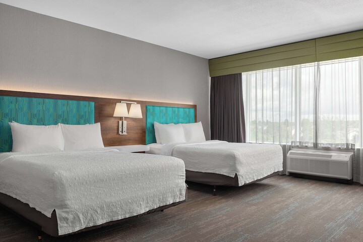 2 Queen Beds Hearing Accessible (13 of 28)