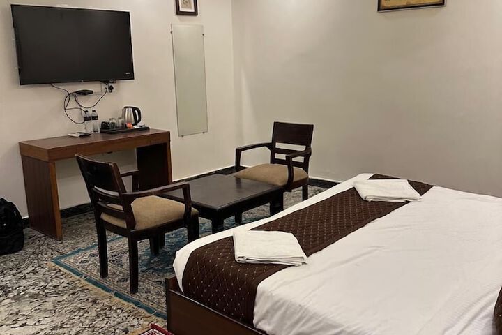 Room 7 of 42