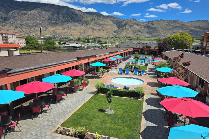 Hotel Exterior 96 of 104