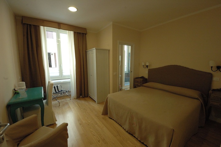 Room 7 of 32