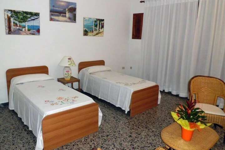 Room 7 of 16