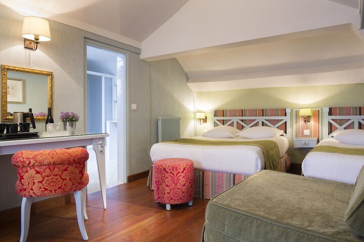 Room 8 of 28