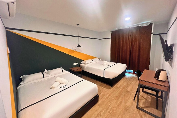 Room 6 of 15