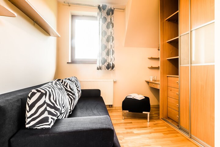 Room 2 of 53