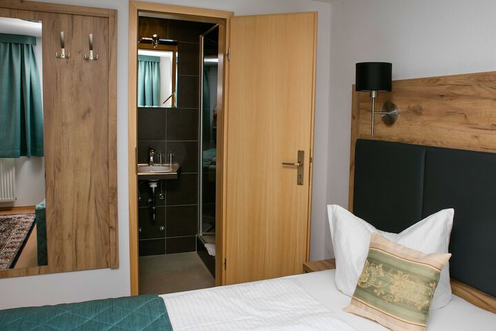 Room 6 of 35