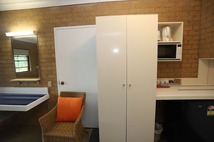 Room 25 of 100