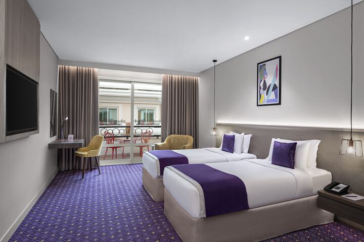 Room 10 of 43