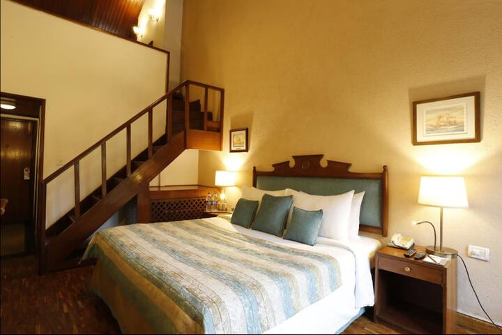 Room 13 of 36