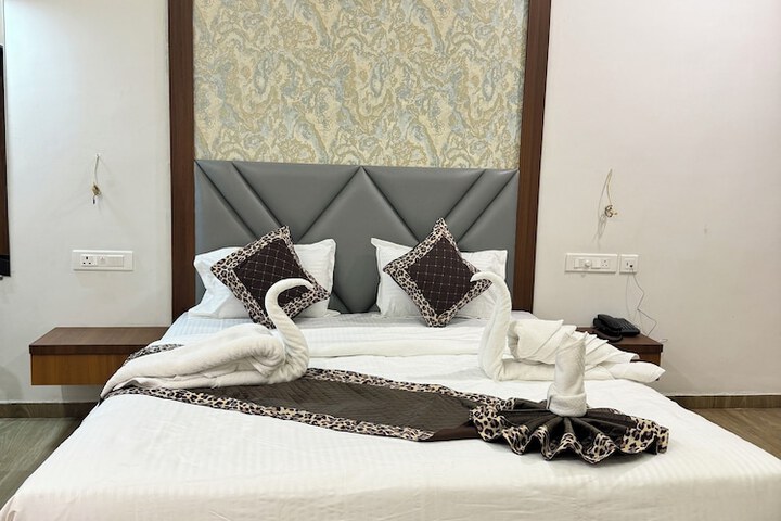 Room 2 of 84