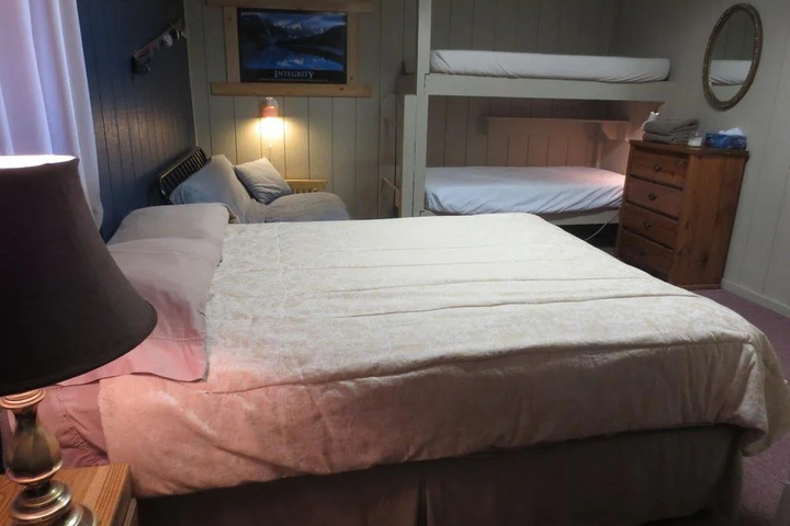 Room 4 of 11