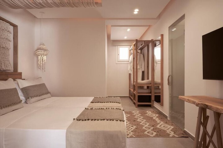 Room 4 of 135