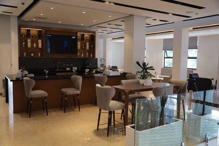 Lounge 47 of 56