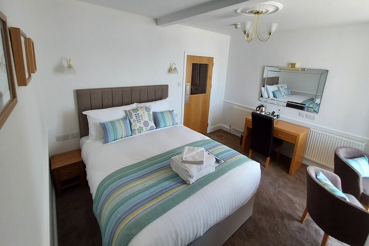 Room 8 of 28