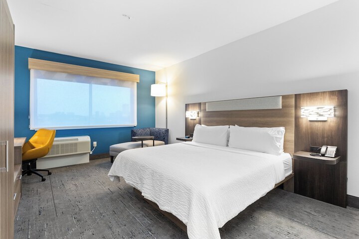 Room 10 of 45
