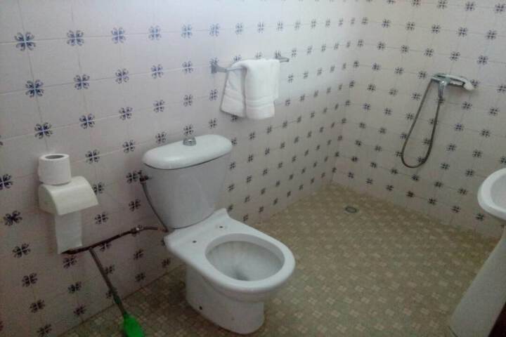 Room 9 of 11
