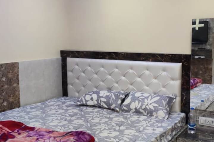 Room 3 of 18