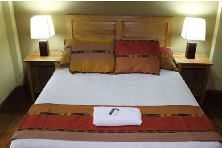 Room 4 of 9