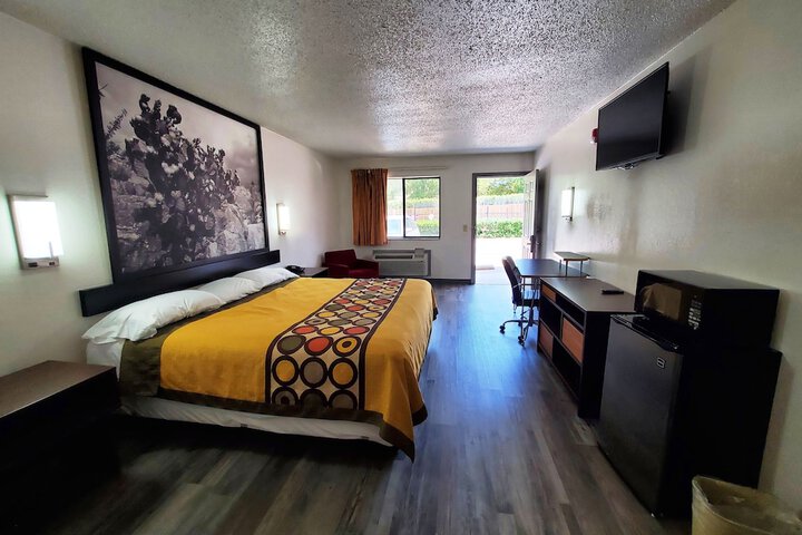 1 King Bed (8 of 11)