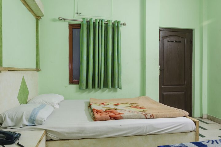 Room 5 of 20