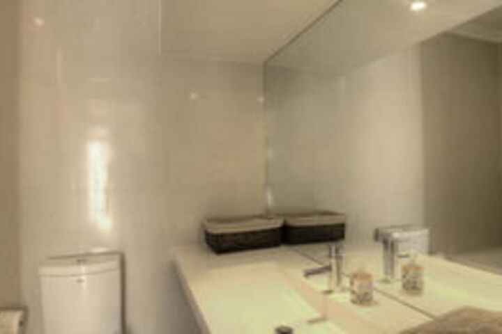 Room 2 of 6