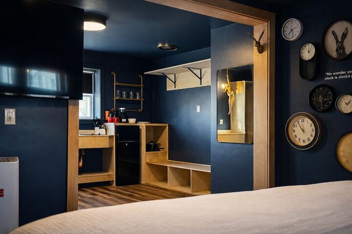 Room 35 of 60