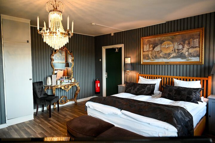 Room 3 of 32