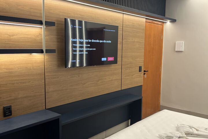 Room 19 of 102